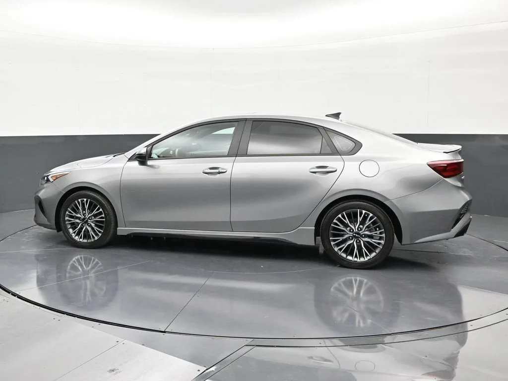 2023 Kia Forte GT-Line photo 2