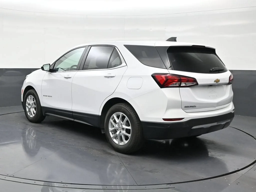 2021 Chevrolet Equinox LT photo 3