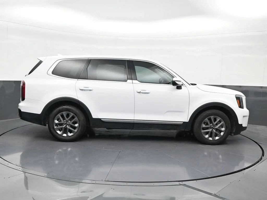 2024 Kia Telluride LX photo 7