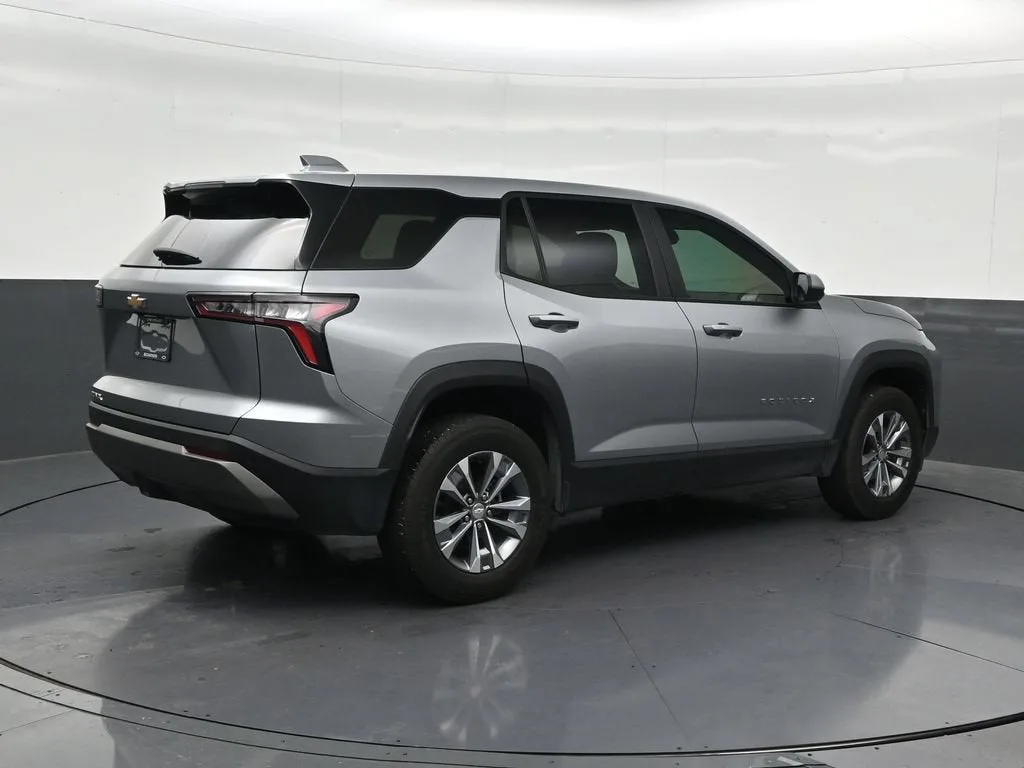 2026 Chevrolet Equinox LT photo 5
