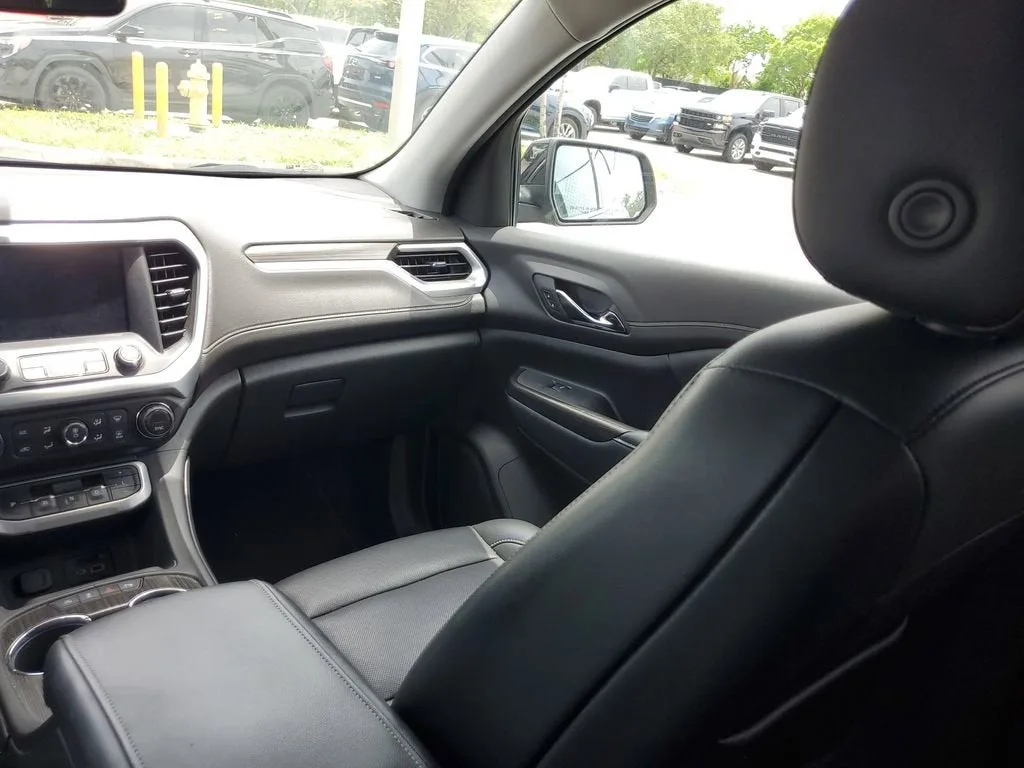 2022 GMC Acadia SLT photo 10