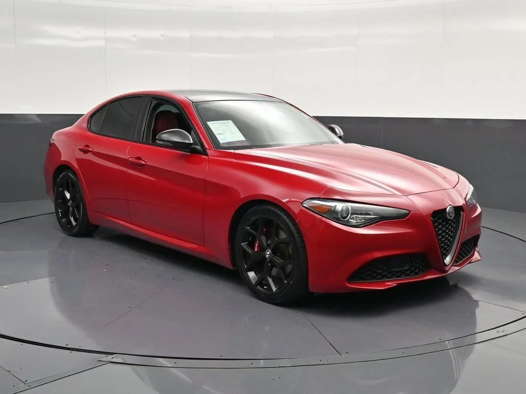 2020 Alfa Romeo Giulia Base photo 5