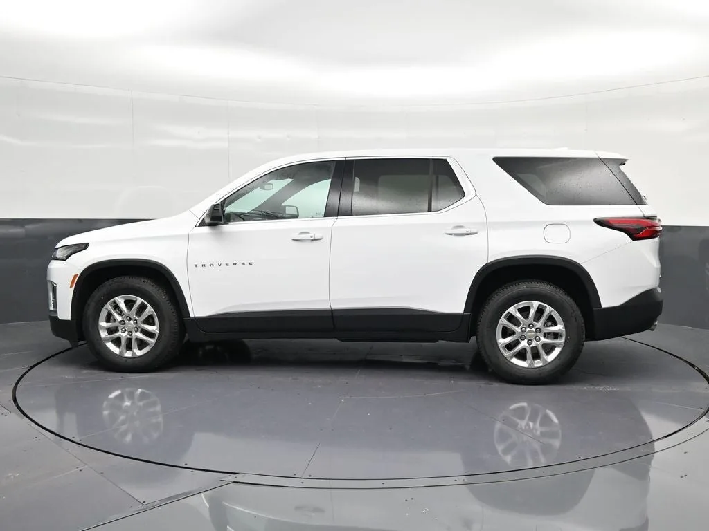 2023 Chevrolet Traverse LS photo 8