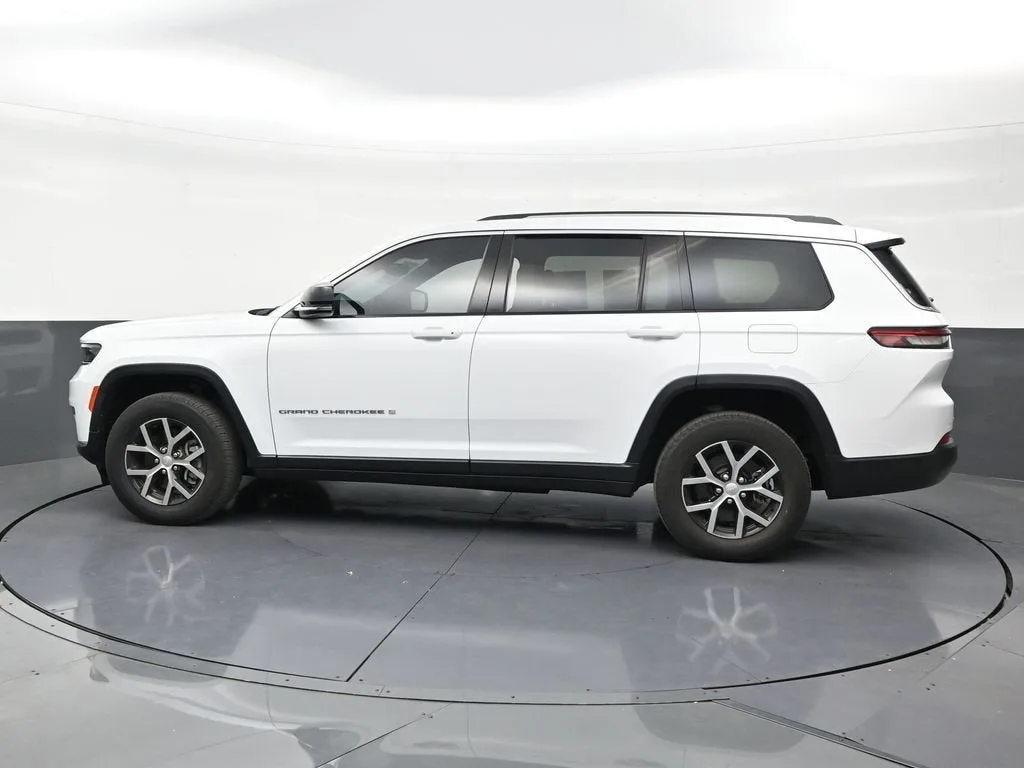 2023 Jeep Grand Cherokee L Limited photo 2