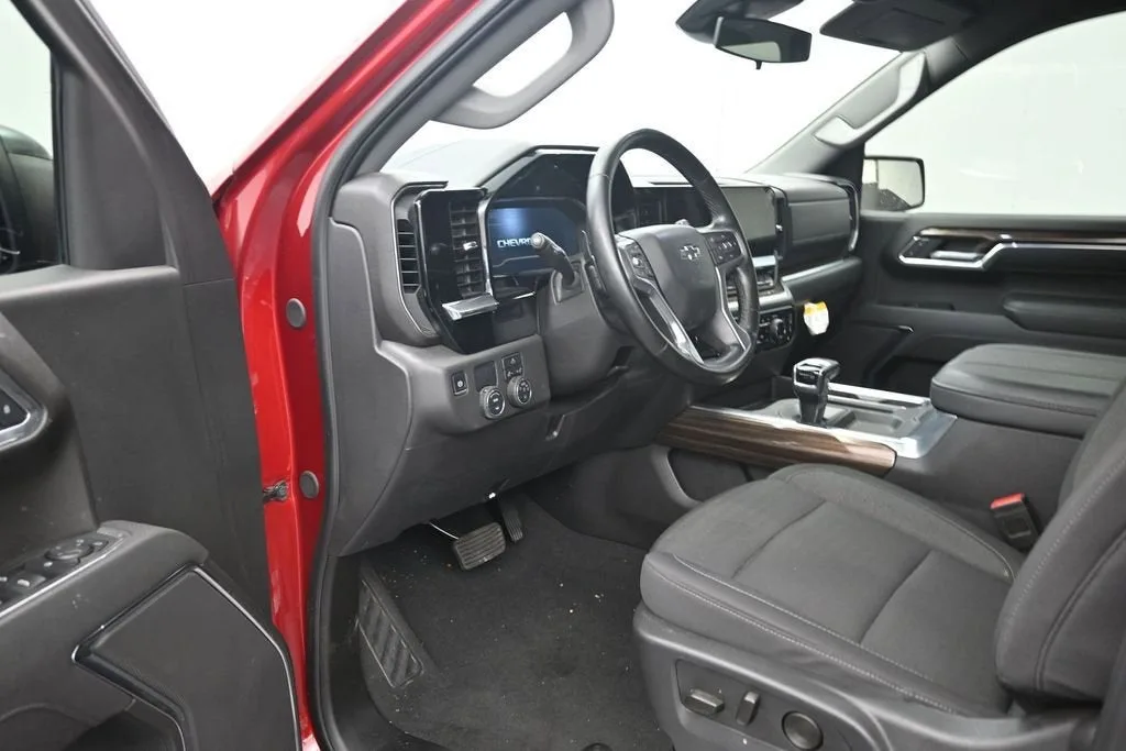 2025 Chevrolet Silverado 1500 RST photo 10