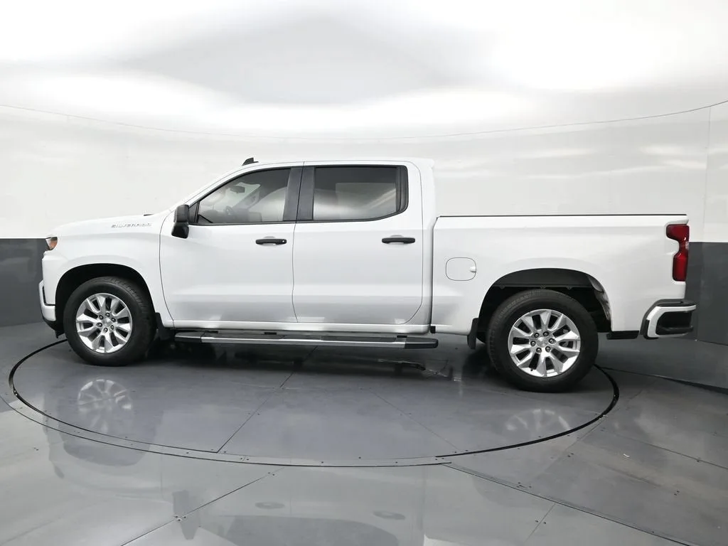 2021 Chevrolet Silverado 1500 Custom photo 2