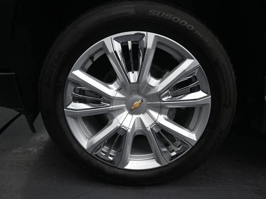 2024 Chevrolet Silverado 1500 High Country photo 9