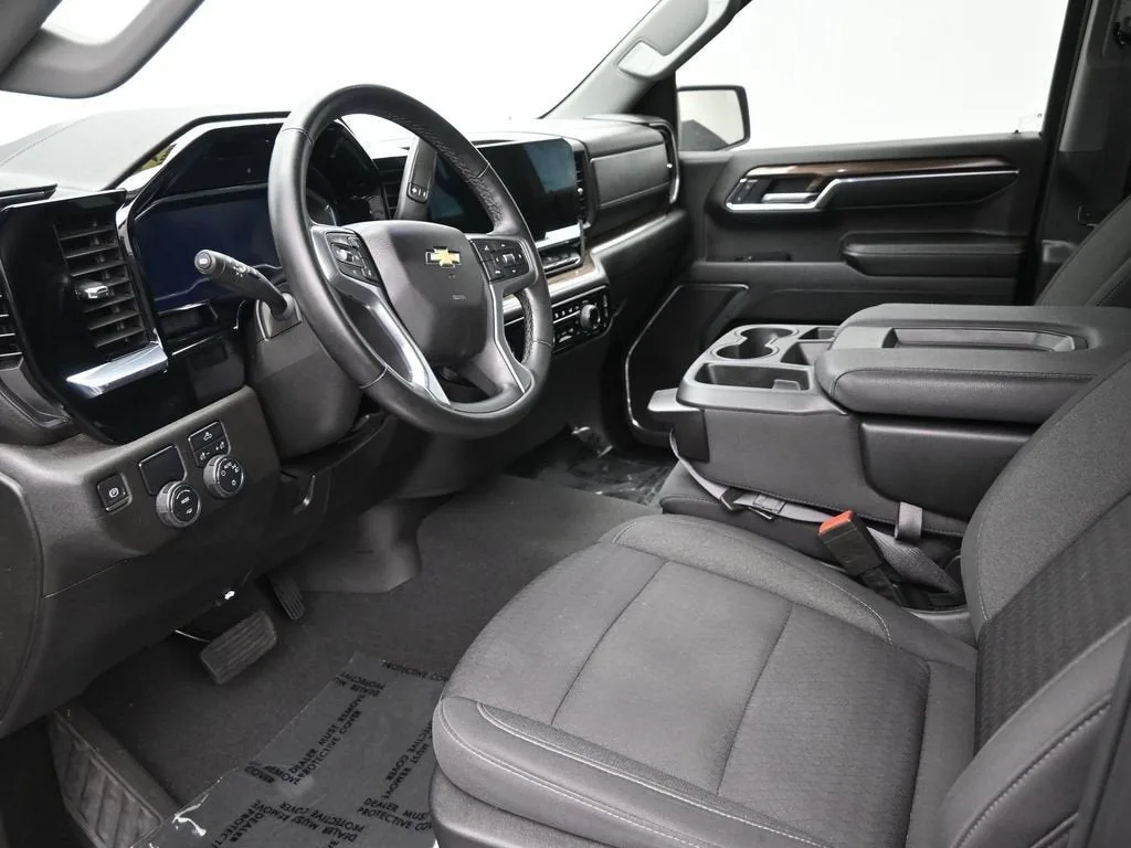2024 Chevrolet Silverado 1500 LT photo 11