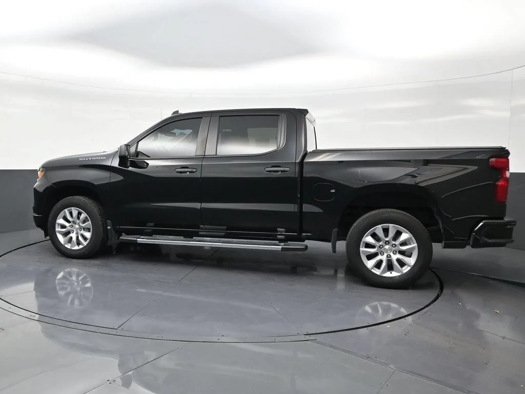 2022 Chevrolet Silverado 1500 LTD Custom photo 2
