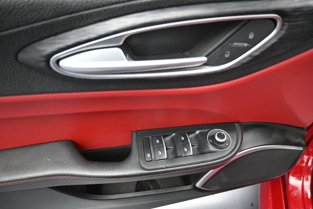 2020 Alfa Romeo Giulia Base photo 10