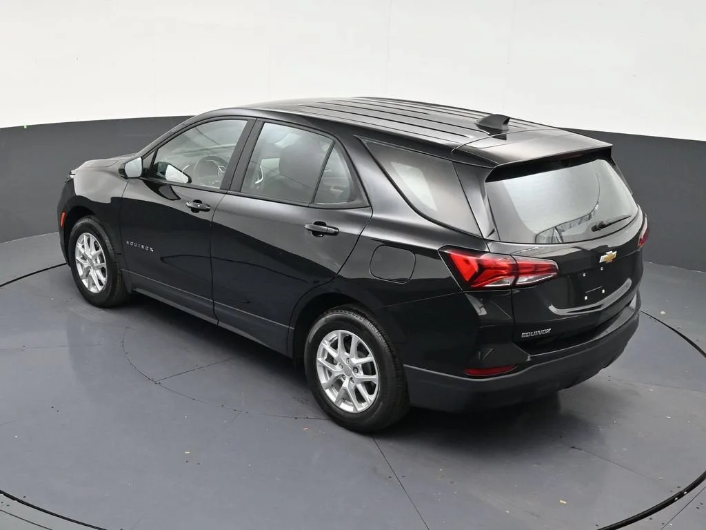 2024 Chevrolet Equinox LS photo 11