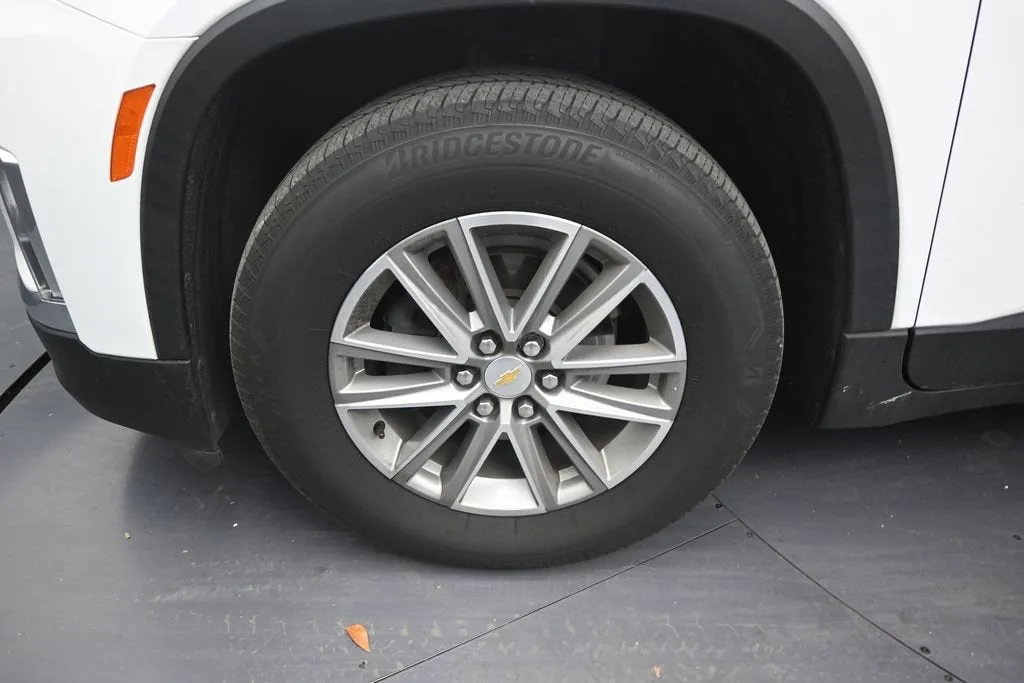 2023 Chevrolet Traverse LT Cloth photo 9