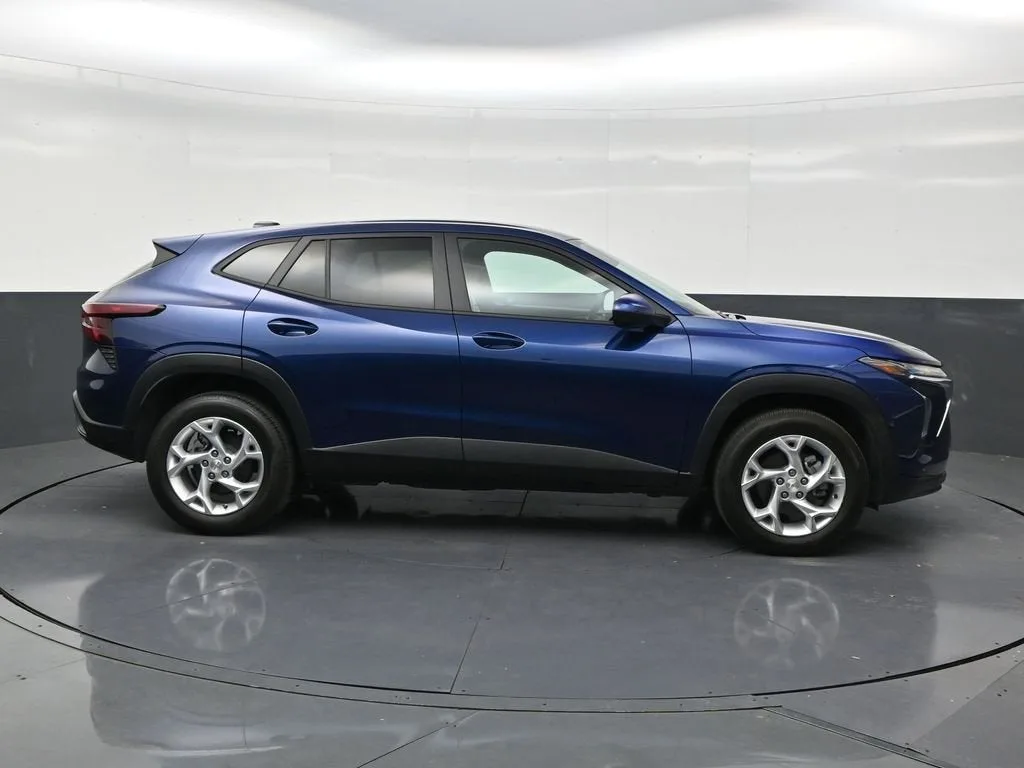 2024 Chevrolet Trax LS photo 6