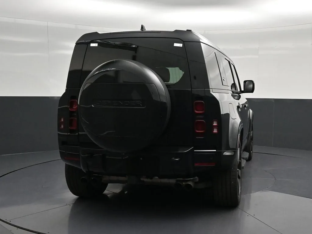 2024 Land Rover Defender 110 X-Dynamic SE photo 2