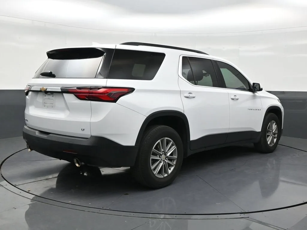 2023 Chevrolet Traverse LT Cloth photo 5