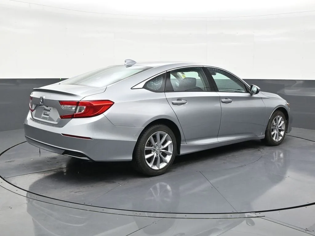 2022 Honda Accord LX photo 5