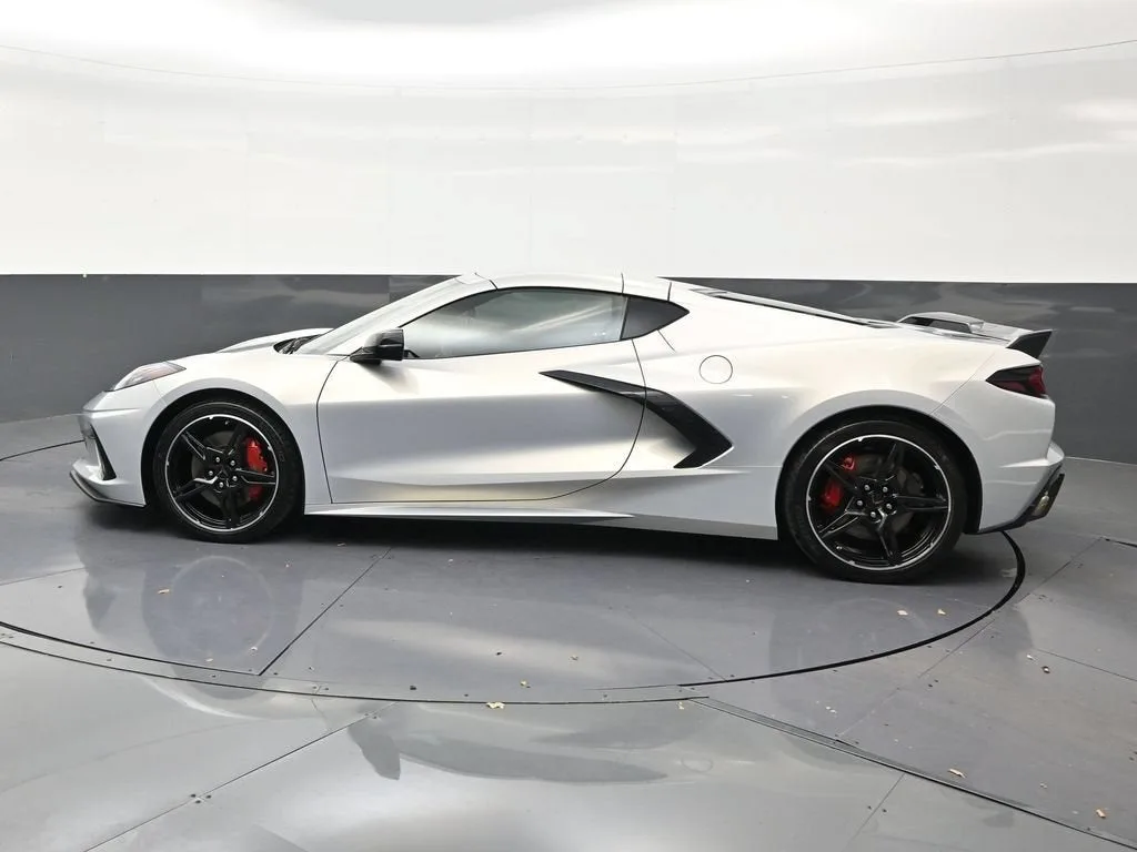 2023 Chevrolet Corvette Stingray 1LT photo 2