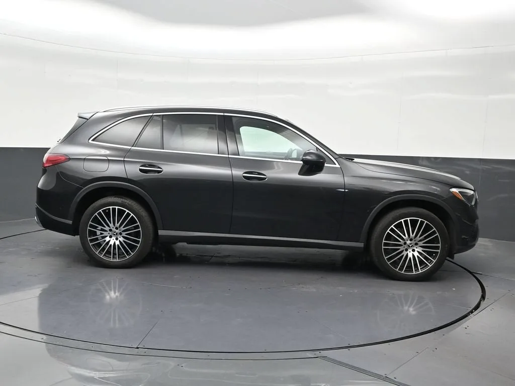 2024 Mercedes-Benz GLC 300 SUV photo 6