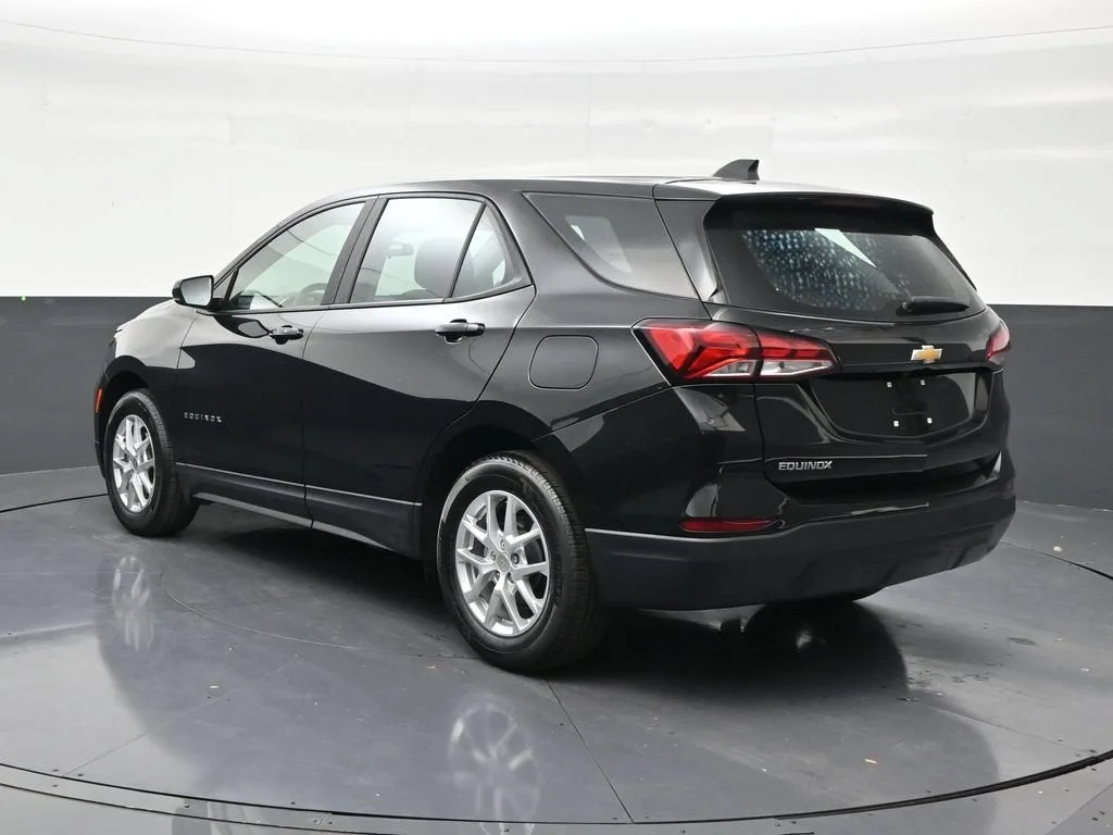2024 Chevrolet Equinox LS photo 3