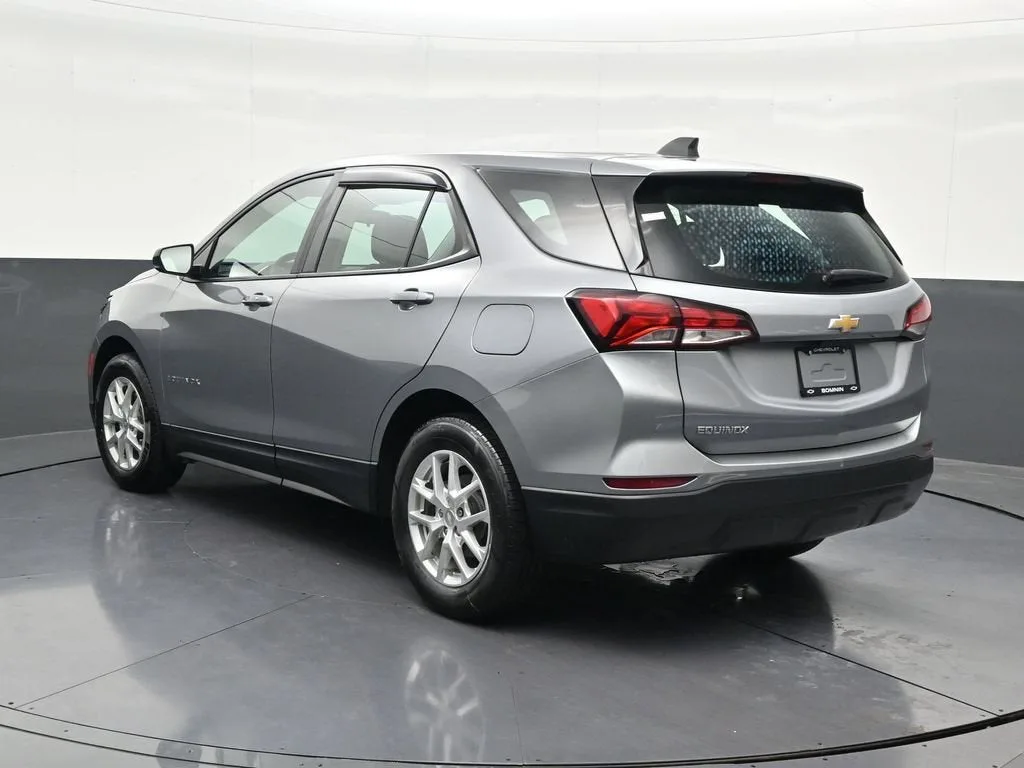 2024 Chevrolet Equinox LS photo 3