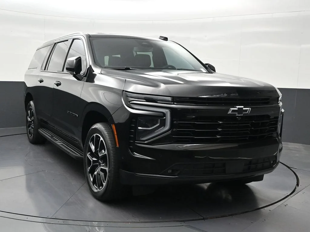 2025 Chevrolet Suburban RST photo 8