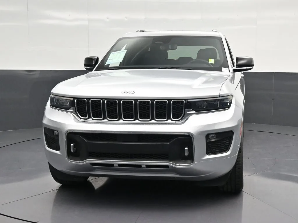 2023 Jeep Grand Cherokee Overland photo 6