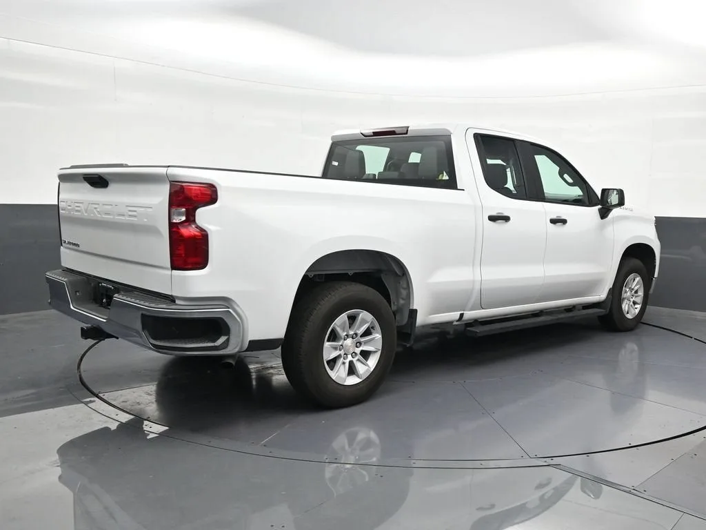2025 Chevrolet Silverado 1500 WT photo 5