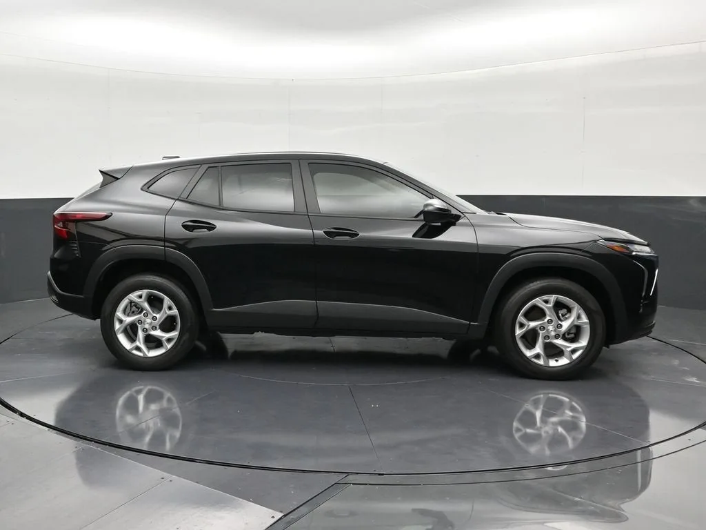 2024 Chevrolet Trax LS photo 6