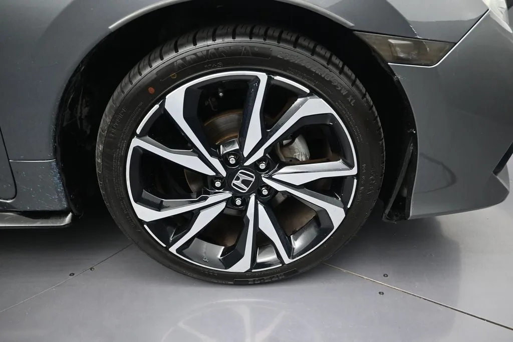 2018 Honda Civic Sport photo 9