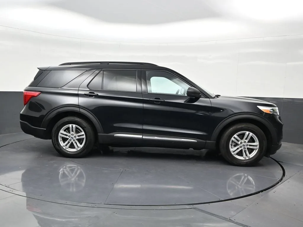 2024 Ford Explorer XLT photo 7
