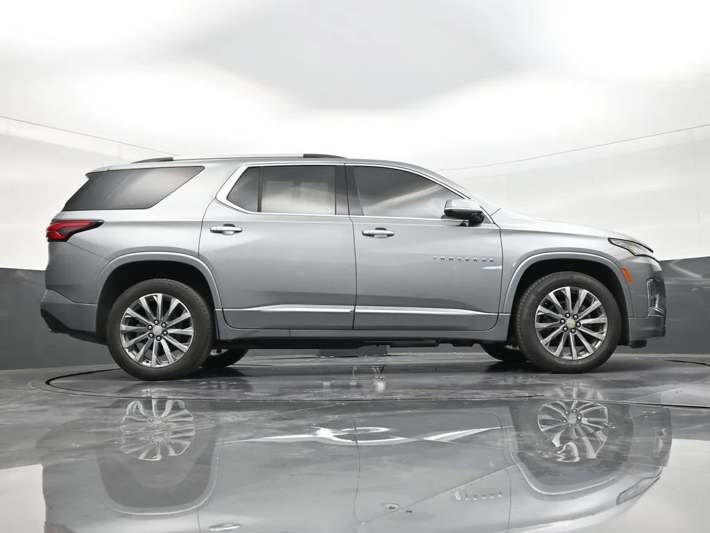 2023 Chevrolet Traverse Premier photo 25