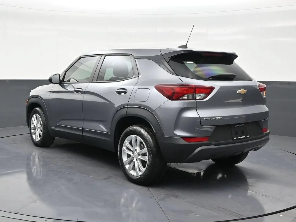2022 Chevrolet Trailblazer LS photo 3