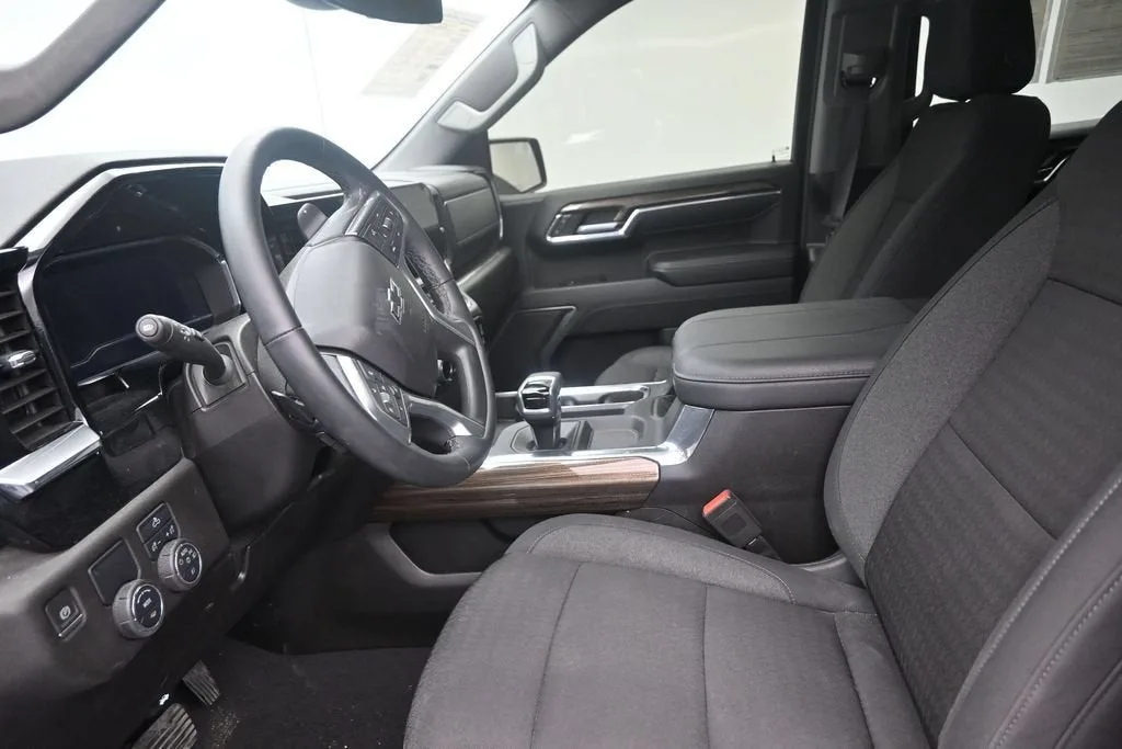 2024 Chevrolet Silverado 1500 RST photo 11