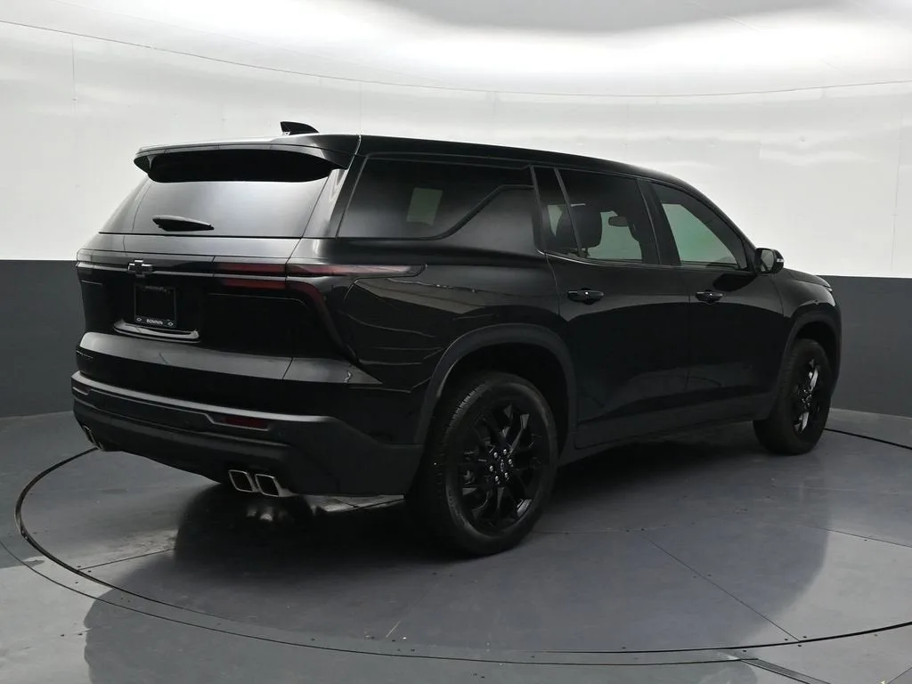 2024 Chevrolet Traverse LS photo 5