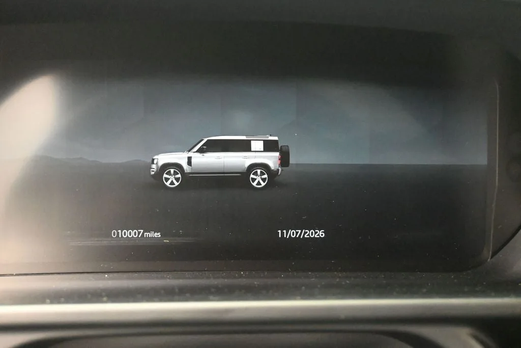2024 Land Rover Defender 110 X-Dynamic SE photo 11