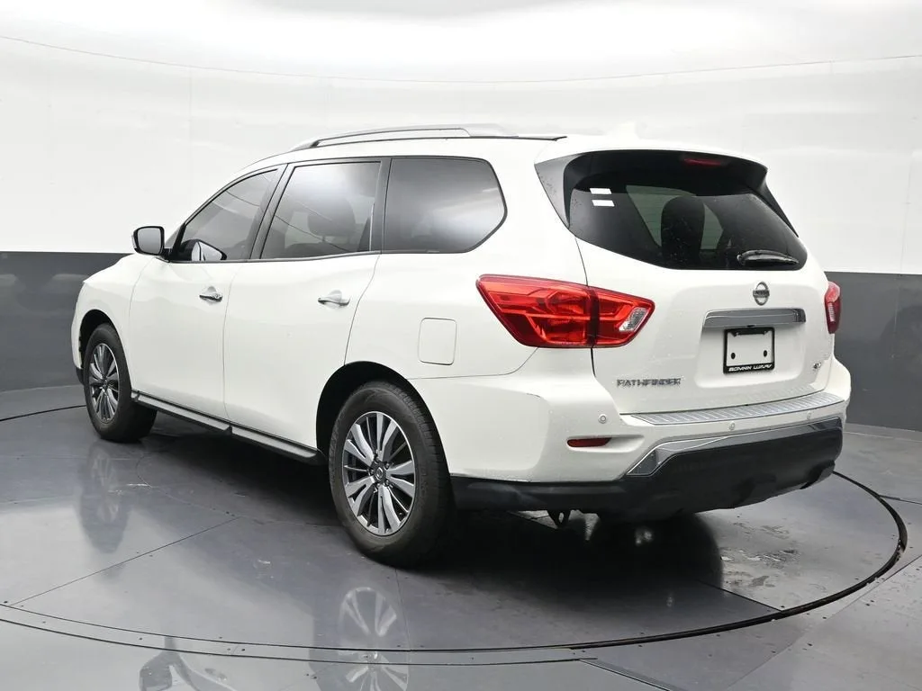 2020 Nissan Pathfinder SV 2WD photo 3