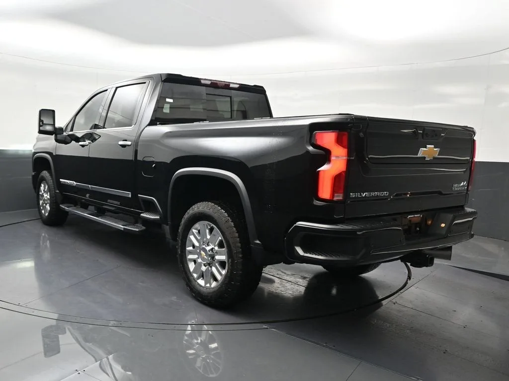2024 Chevrolet Silverado 2500 HD High Country photo 3