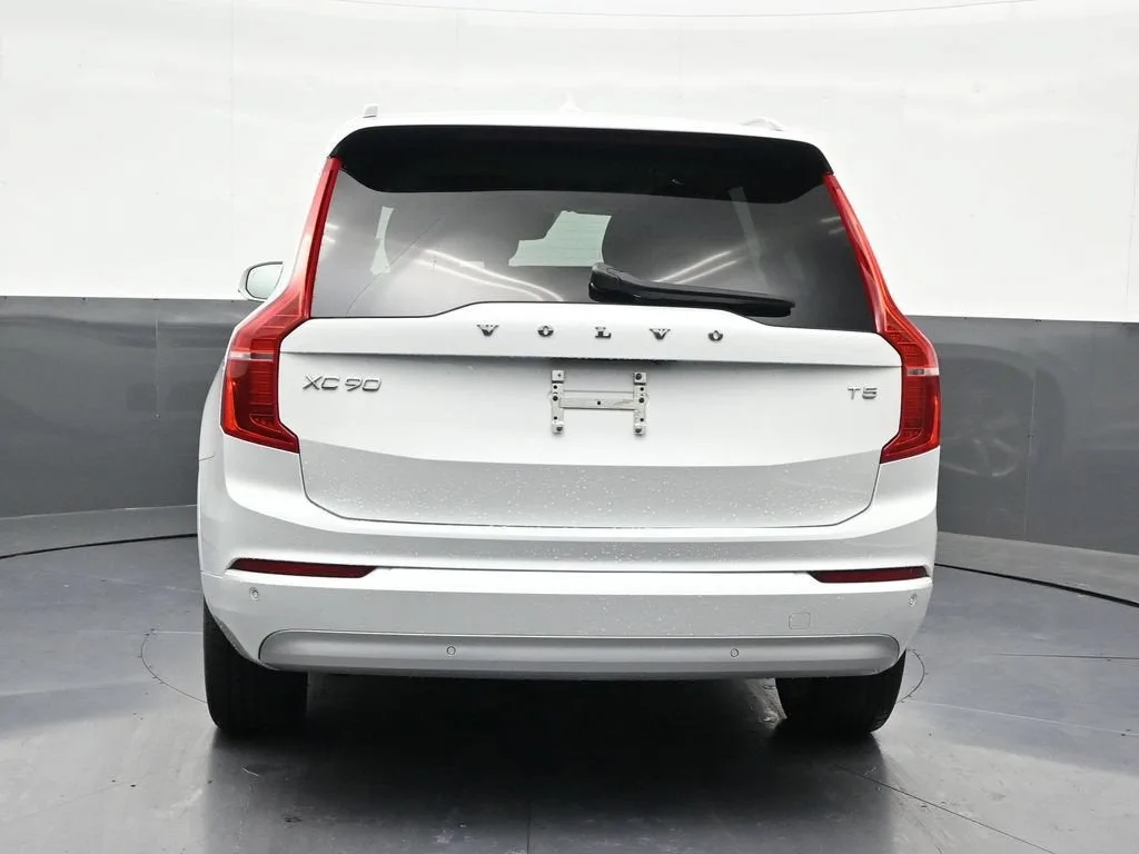 2022 Volvo XC90 Momentum photo 4