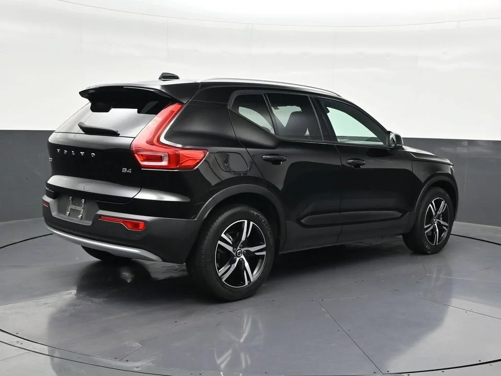 2023 Volvo XC40 B4 Core photo 6