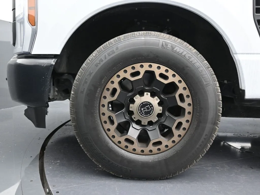 2024 Ford F-250 XL photo 2