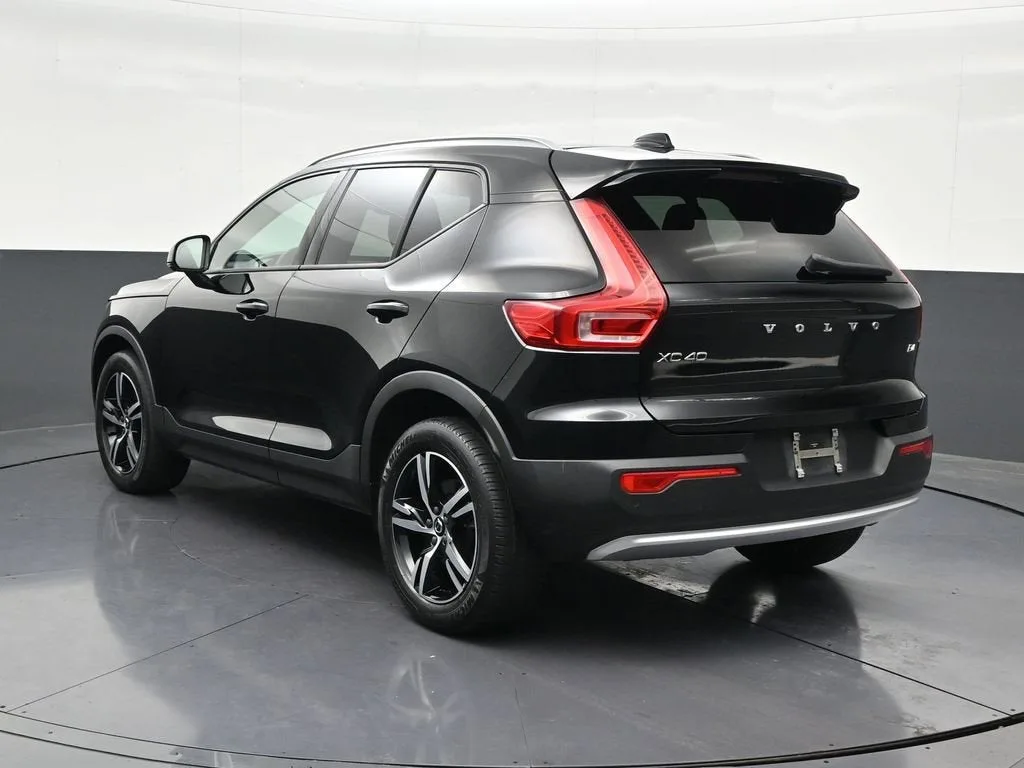 2023 Volvo XC40 B4 Core photo 3