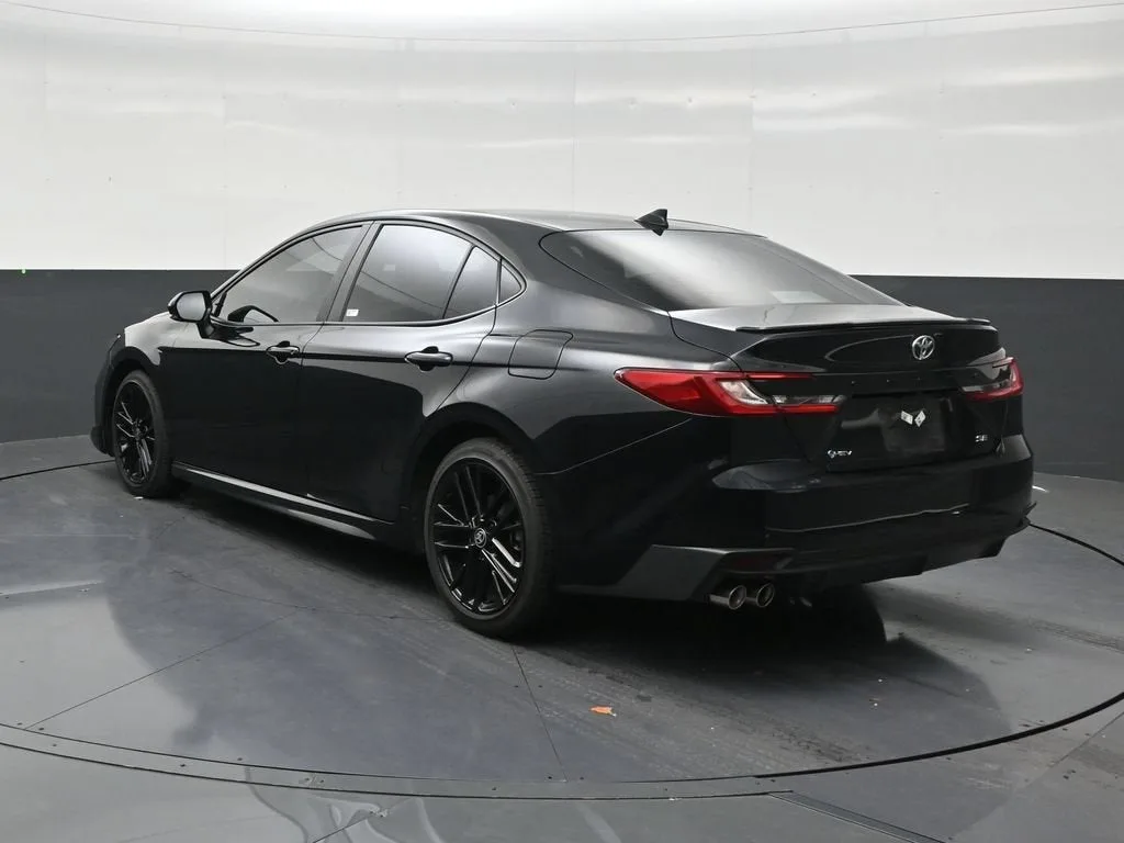 2025 Toyota Camry SE photo 3