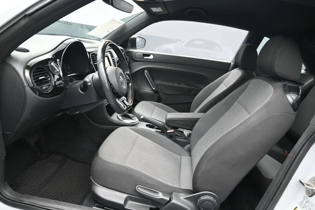 2017 Volkswagen Beetle 1.8T S photo 10
