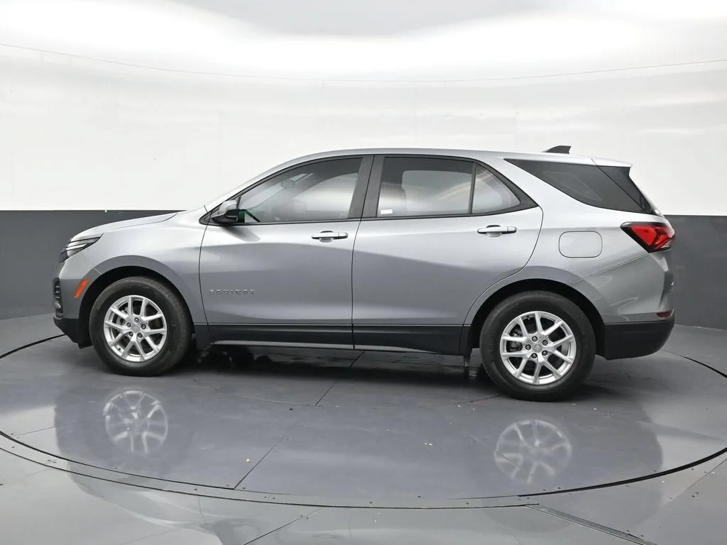 2024 Chevrolet Equinox LS photo 2