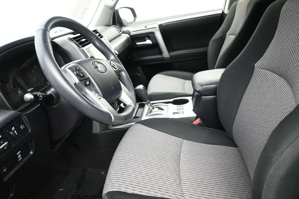 2020 Toyota 4Runner SR5 photo 12