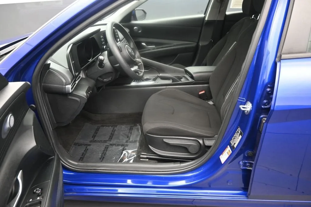 2023 Hyundai Elantra SEL photo 11