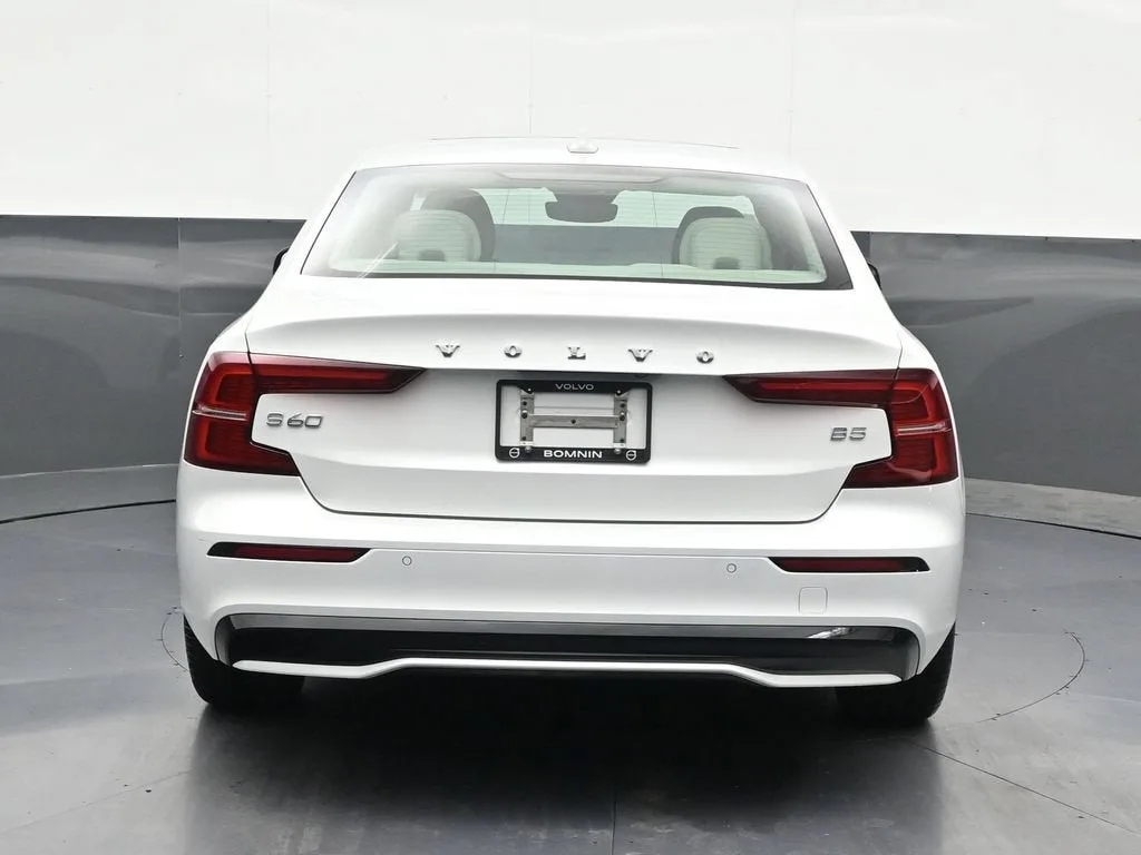 2024 Volvo S60 B5 Plus Dark Theme photo 5