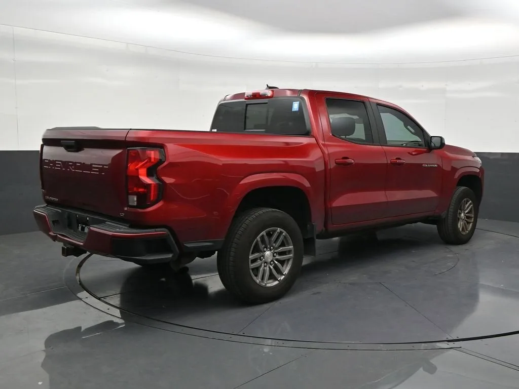 2023 Chevrolet Colorado LT photo 5