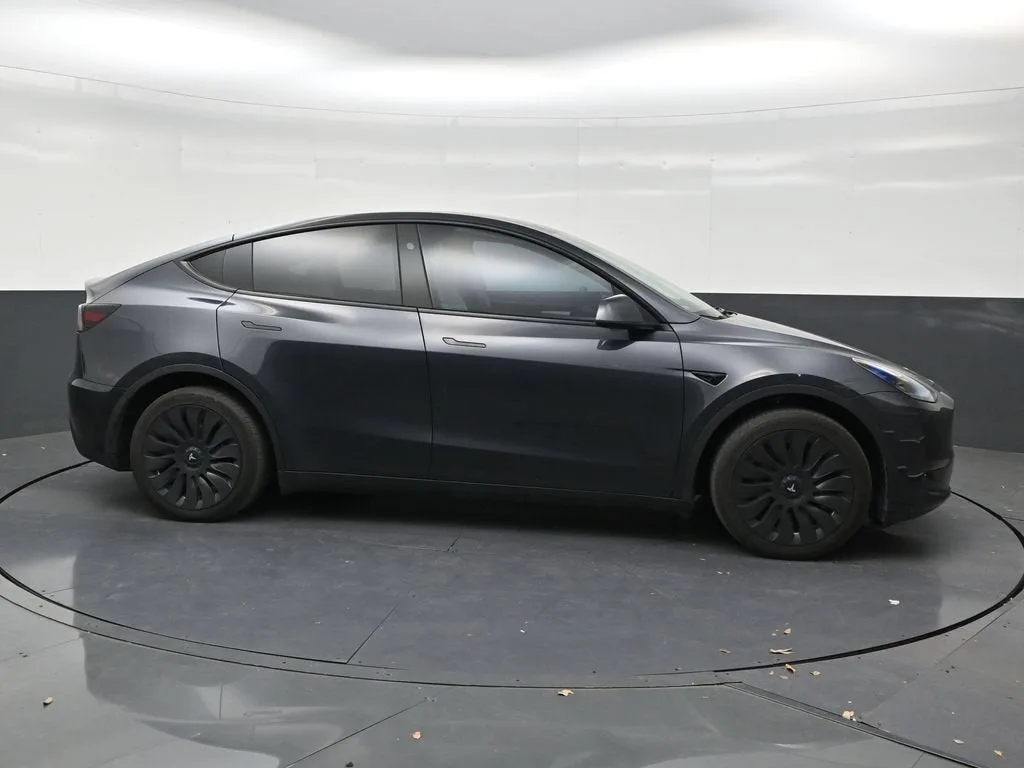 2024 Tesla Model Y Long Range photo 6
