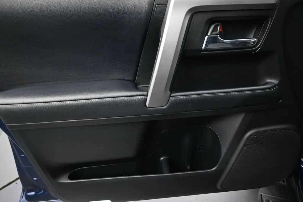 2020 Toyota 4Runner SR5 photo 11